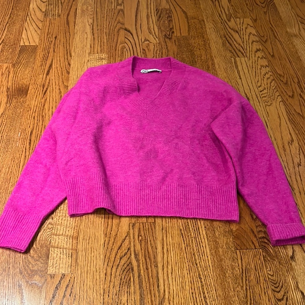 Zara Womanâs Pink V neck Sweater Size XS